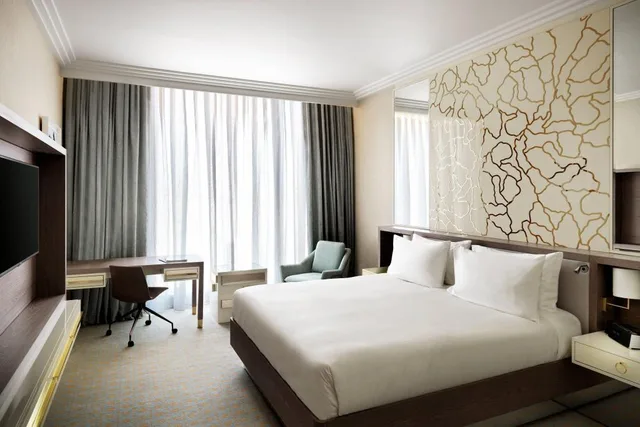 غرفة قياسية بسرير كينج، Marriot Baku Boulevard Hotel 1/10
