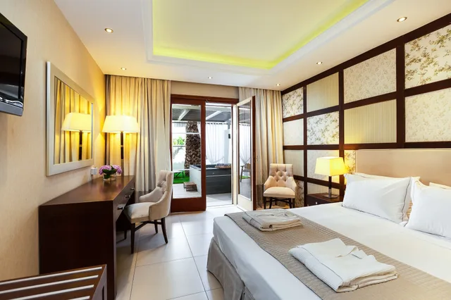 Superior, Double Bed, Outdoor Jetted Tub، Theartemis Palace 2/7