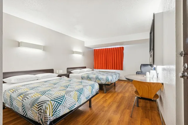 Deluxe, 2 Double Beds, Motel6 Piscataway, NJ 3/10