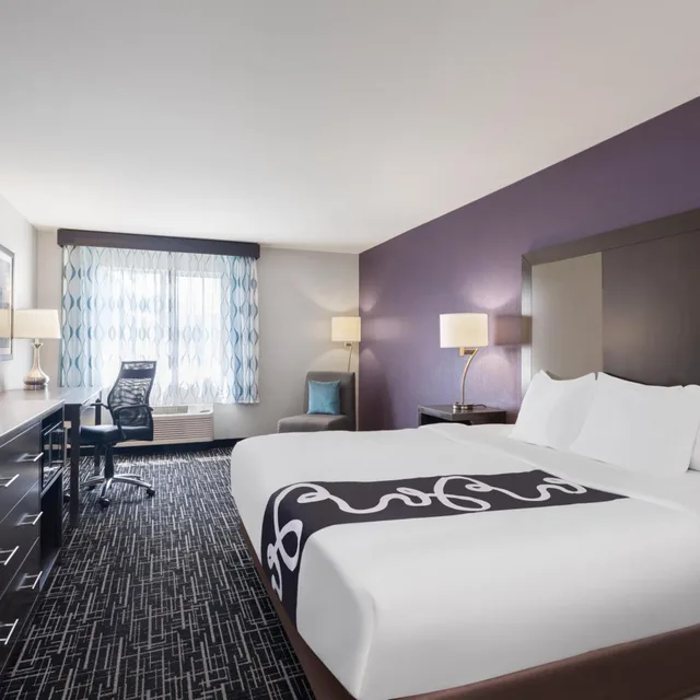 Room, King Bed, Jetted Tub, La Quinta Inn And Suites By Wyndham Pocatello 3/9