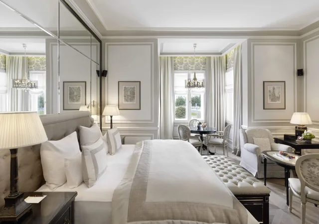 جناح جونيور، Hotel Sacher Salzburg 1/3