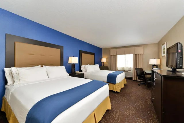 Standard, 2 Queen Beds, Bathtub, Accessible, Holiday Inn Express Hotel Suites Charlotte 2/6