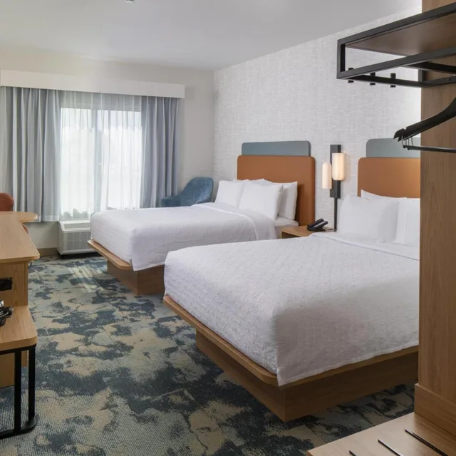 غرفة بسريرين كوين بحوض استحمام لذوي الإعاقة، Hampton Inn by Hilton Gulfport Beach Boulevard 2/4