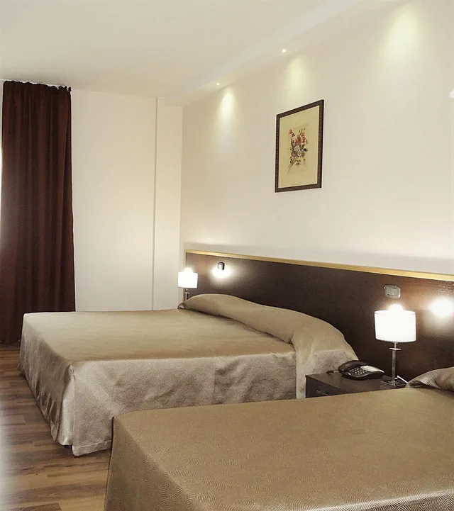 غرفة اقتصادية رباعية، FORUM PALACE 1/3
