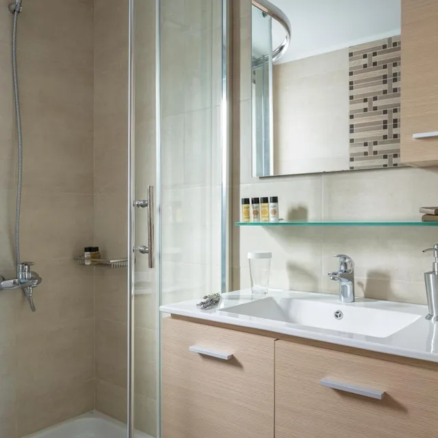 جناح غراند بإطلالة جزئية على البحر، Princess Kyniska Suites 2/5