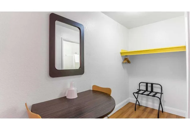 2 Full Beds Smoking, Micfridge، Motel6 Pensacola, FL - West 9/9