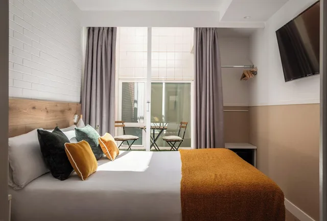 غرفة قياسية بسرير مزدوج، Pillow House 2/5