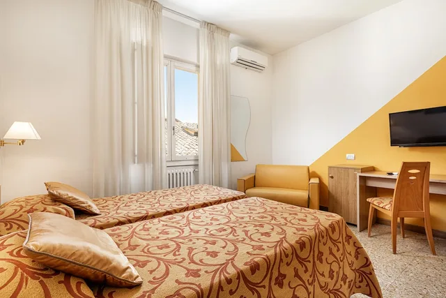 غرفة اقتصادية ثلاثية بثلاثة أسرّة، Hotel Minerva 6/10
