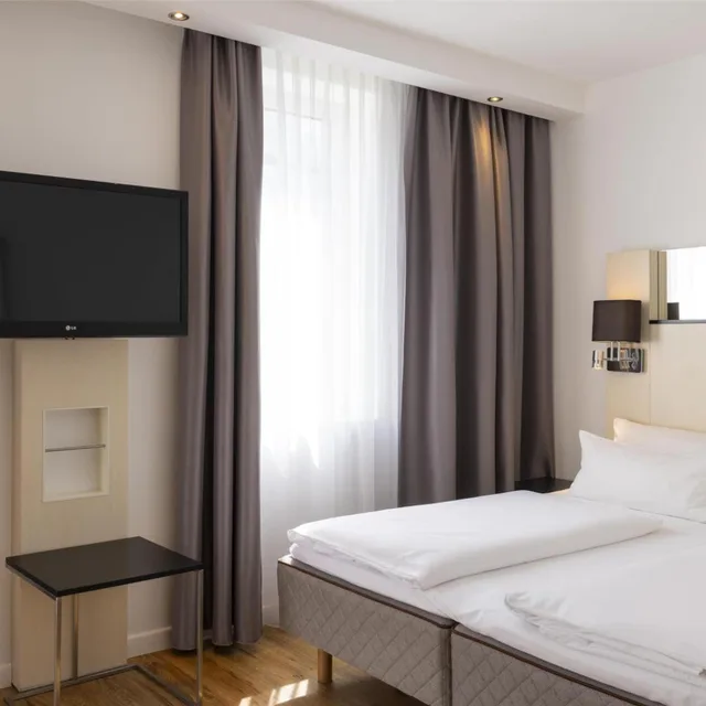 Superior, King Bed, Balcony, Scandic Berlin Kurfurstendamm 3/10