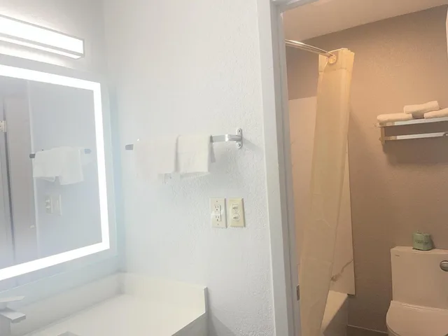 2 Queen Beds Smoking, Micfridge، Motel6 Mccomb Ms 15/15