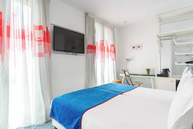 2 Rooms, Superior, Family, King and Twin Beds, Sauna، Hotel 34B Astotel (ex-Bergere Opera) 2/6