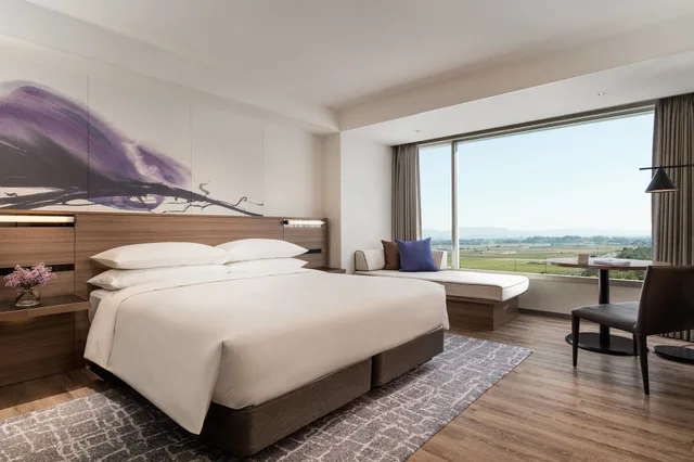 غرفة سوبيريور بسريرين منفصلين بإطلالة على المدينة، Lake Biwa Marriott Hotel 1/9