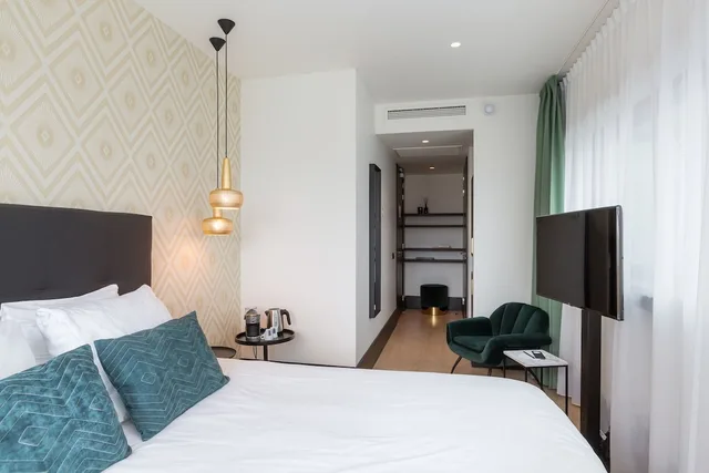 Standard, King Bed, The James Hotel Rotterdam 1/4