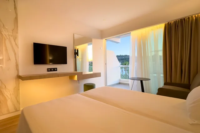غرفة سوبيريور بسرير مزدوج، Cavo Maris Beach Hotel 4/8