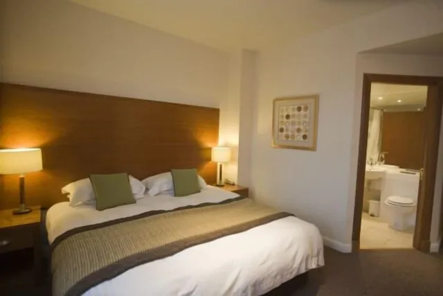 غرفة قياسية بسرير كينج، Angus Hotel 1/4