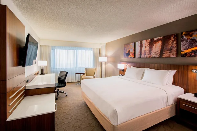 غرفة بسرير كينج، Delta Hotels By Marriott Regina 2/10