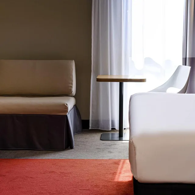 غرفة عائلية بسرير مزدوج وسرير فردي، Ibis Regensburg Zentrum 7/10