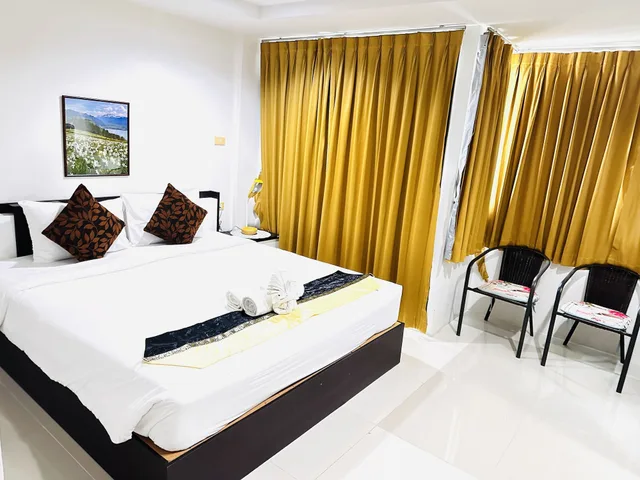 غرفة كلاسيكية بسرير مزدوج وسرير فردي بشرفة، SWISS HOUSE 9/10