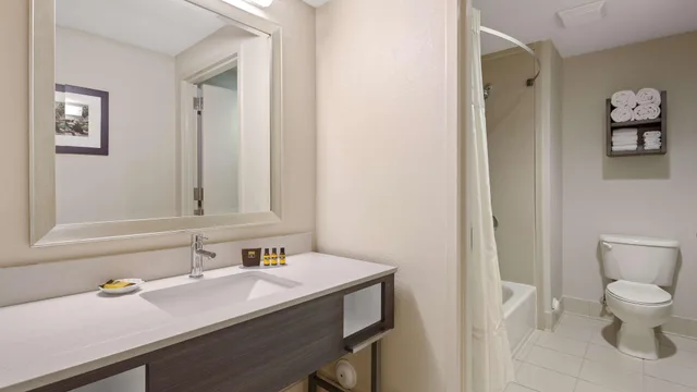 جناح بسرير كينج، Best Western Plus Kendall Hotel & Suites 7/8