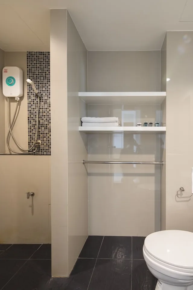 غرفة قياسية بسرير كينج، JK Living Hotel and Service Apartment 1/2
