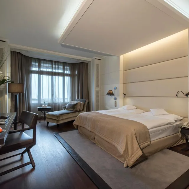 غرفة ديلوكس بسرير كينج بإطلالة على البحيرة، Lausanne Palace And Spa 1/10