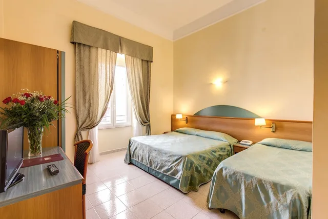 غرفة رباعية بسريرين مزدوجين، Hotel Contilia 2/4