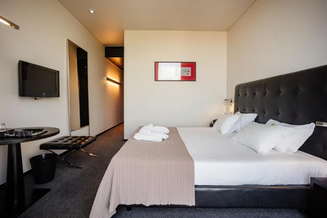 Standard, Double Bed, Mountain View, Axis Viana Business And Spa 3/6