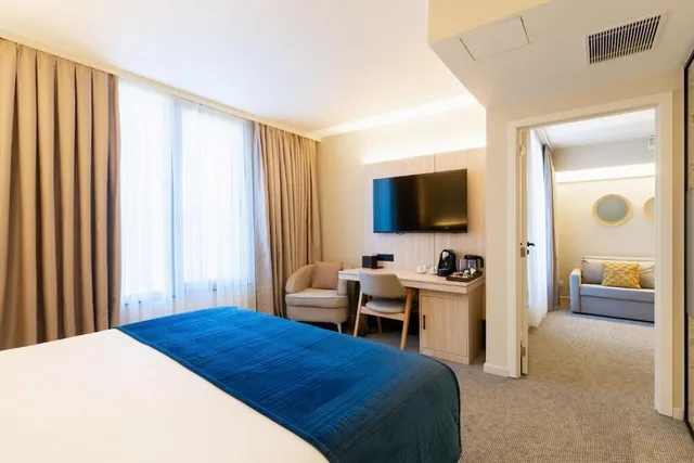 جناح بسرير كينج بشرفة مع أريكة، The Liman Hotel 4/7