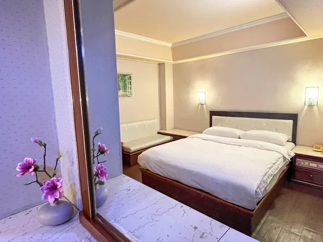 Economy, Double Bed, No Window، Spring Art Hotel 3/5