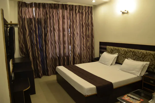 Super, Deluxe, Balcony, Hotel Citi Heights 3/3