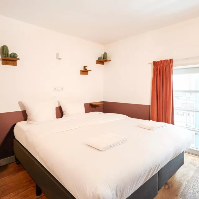 House, Shared Bathroom، Hotel Not Hotel 1/9