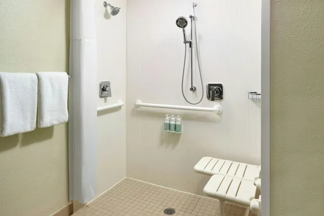 غرفة بسريرين كوين لذوي الإعاقة، Courtyard Palm Beach Jupiter 3/3