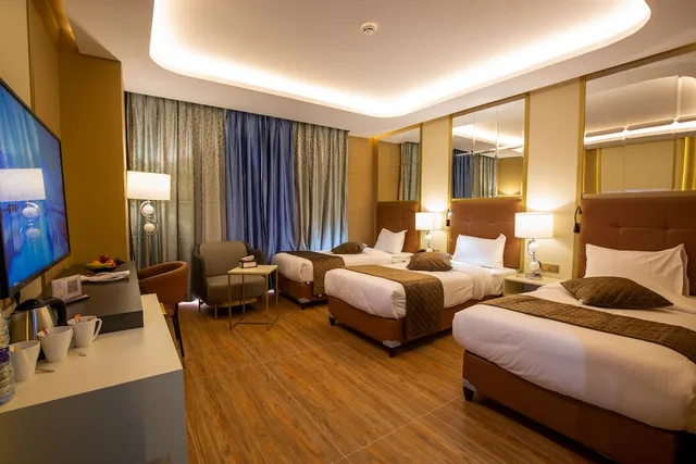 غرفة فاخرة ثلاثية بثلاثة أسرّة بإطلالة على الجبل، Petra Moon Luxury Hotel 2/3