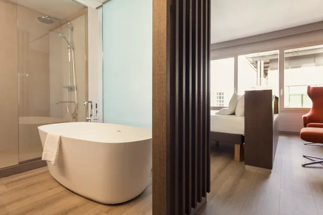 جناح جونيور، Novotel Campo De Las Naciones Hotel 9/10