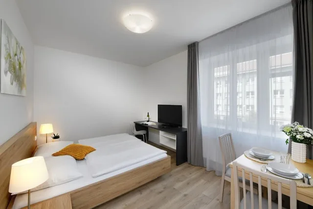 غرفة بسرير كوين بحمام خاص، Downtown Suites Belohorska 5/9