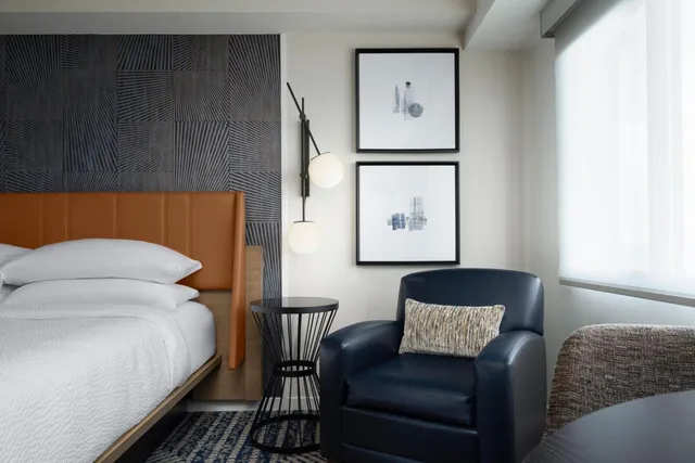 Guest Room, Deluxe, 2 Queen Beds, Bay View، Sheraton Erie Bayfront Hotel 5/8