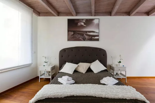 غرفة ملكية بسريرين كوين مع أريكة، The Sistina Suite 6/10