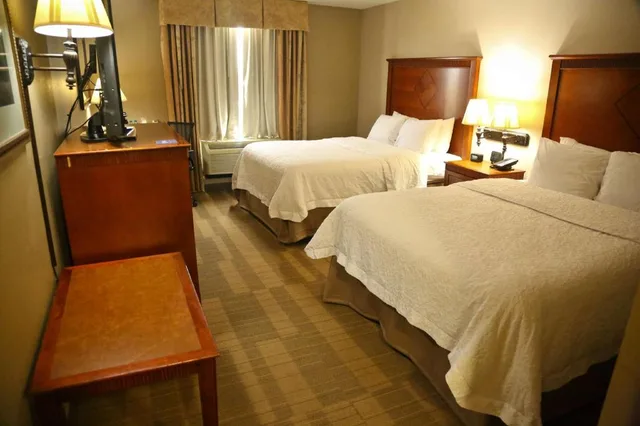 غرفة بريميوم بسريرين كوين، Hampton Inn And Suites Jennings 1/4
