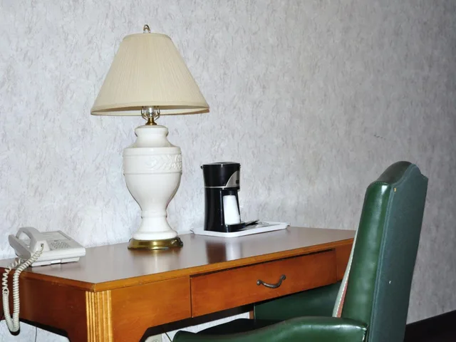 جناح بسرير كوين بجاكوزي، Howard Johnson By Wyndham Niagara Falls 1/1