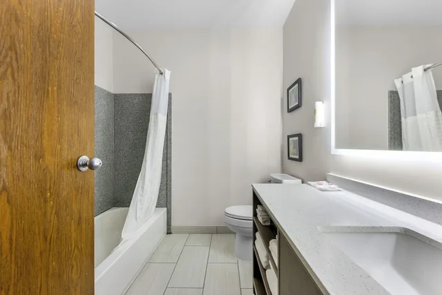 جناح بسريرين كوين مع أريكة، Comfort Suites London, KY 7/8