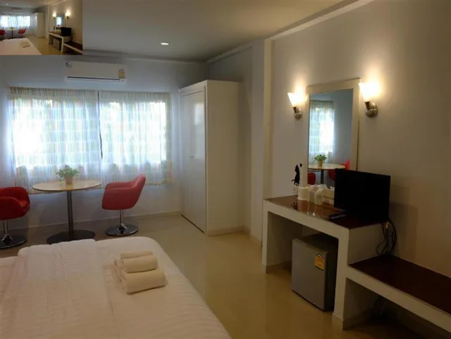 غرفة ديلوكس بسرير كينج، Juntima Place At Amphawa 2/2