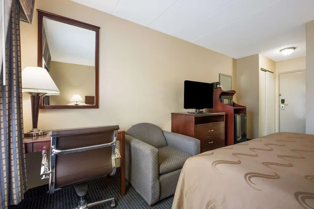 غرفة قياسية بسرير كينج، Quality Inn Near Princeton 1/4