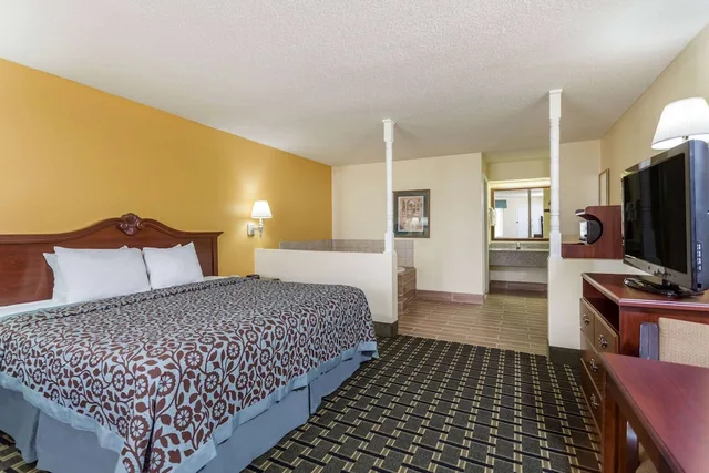 استوديو بسرير كينج، Days Inn & Suites by Wyndham Warner Robins Near Robins AFB 1/1
