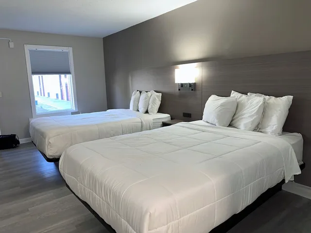 غرفة ديلوكس بسريرين كوين، New Bedford Inn Suites 1/2