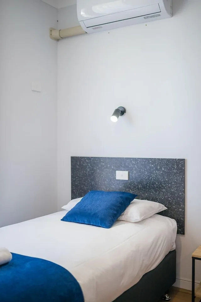 Motel, Deluxe, 1 Queen and 1 Single Bed, Plainsman Motel 1/8