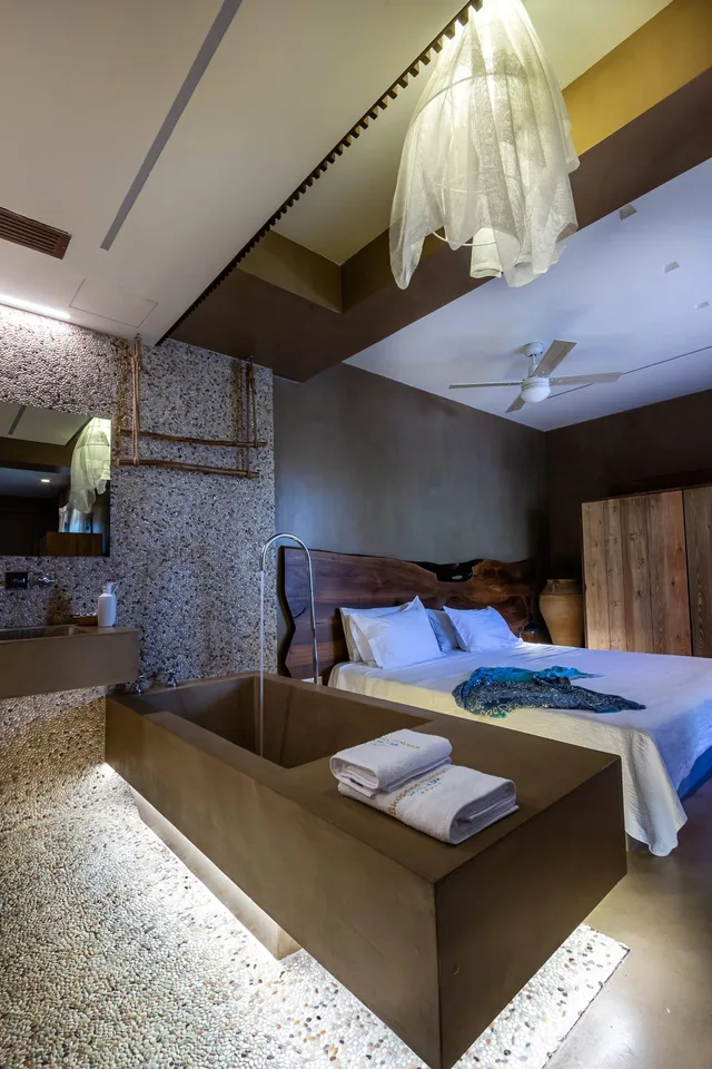 جناح سيغنتشر، Skopelos Holidays Hotel 3/9