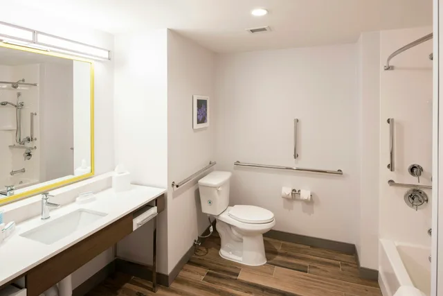 غرفة بسريرين كوين لذوي الإعاقة، Hampton Inn & Suites Rocky Hill-Hartford South Ct 3/3