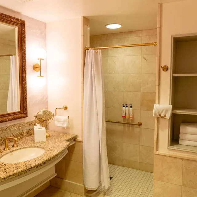 غرفة سوبيريور بسرير كينج، Carlton Hotel 6/9