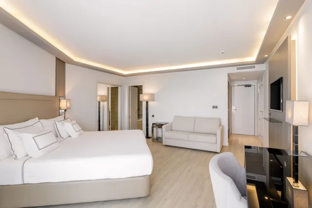 Grand, Double Bed, Melia Alicante 1/10