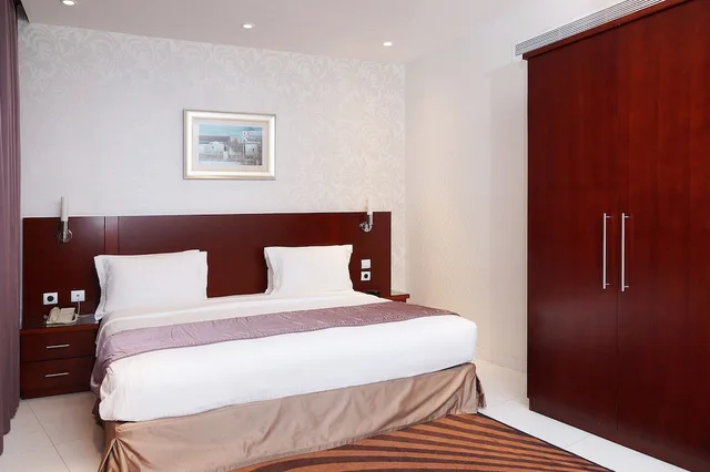 Grand, Suite, 1 King and 4 Single Beds, Mayral Grand For Hotel Apartments 3/10